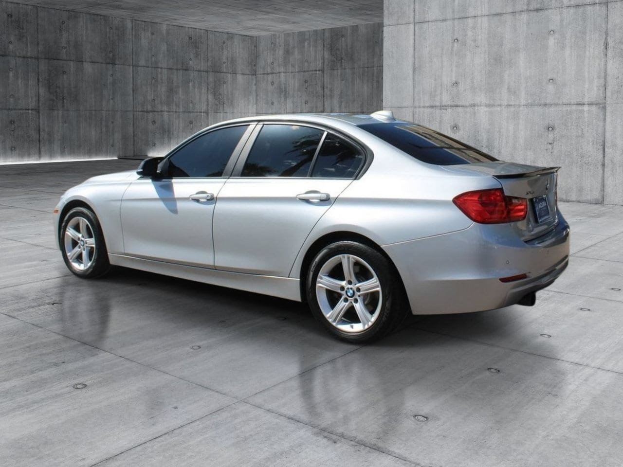 Used 2015 BMW 328i xDrive Sedan AWD/4WD image 3