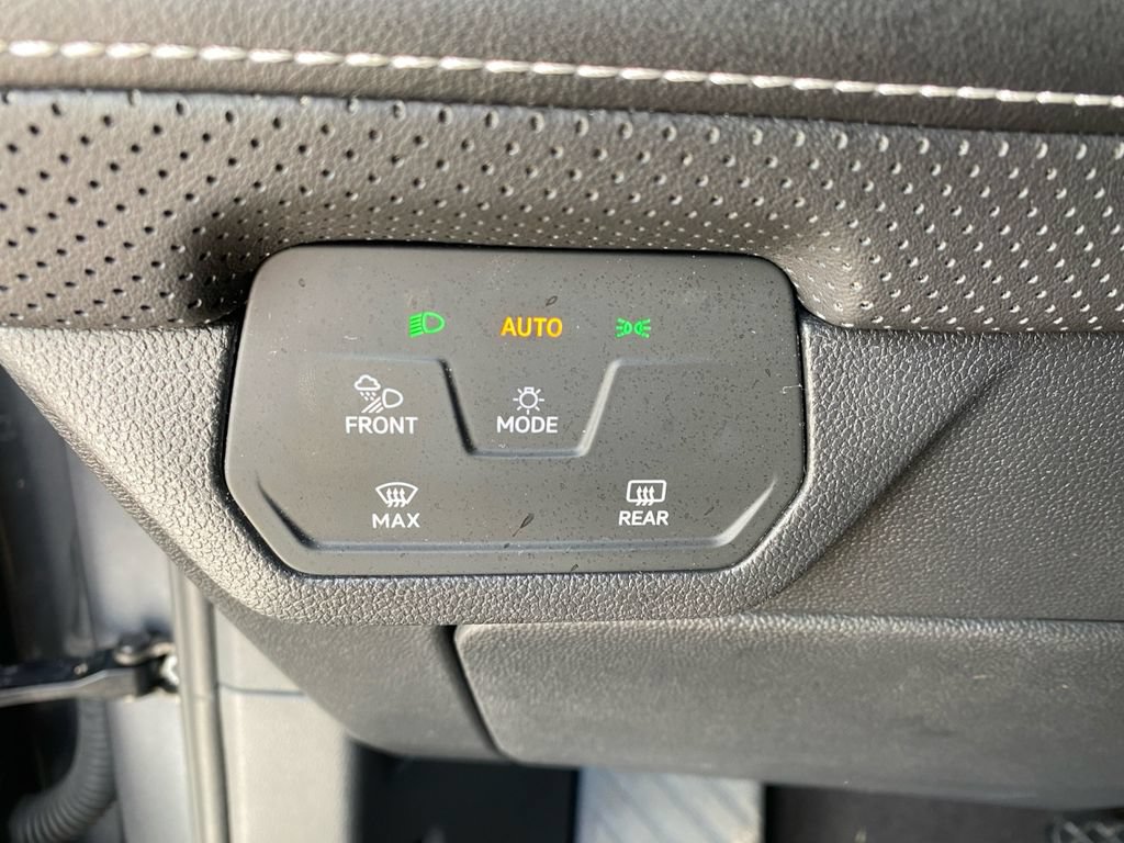 Used 2025 Volkswagen Atlas SE FWD image 22