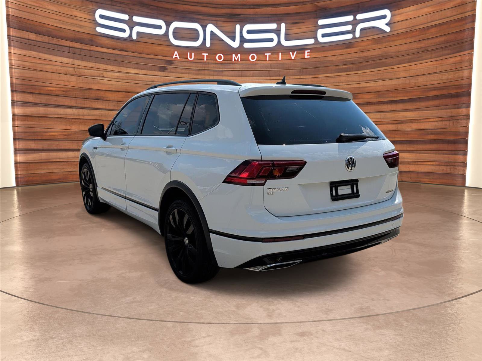 Used 2021 Volkswagen Tiguan SE R-Line image 3