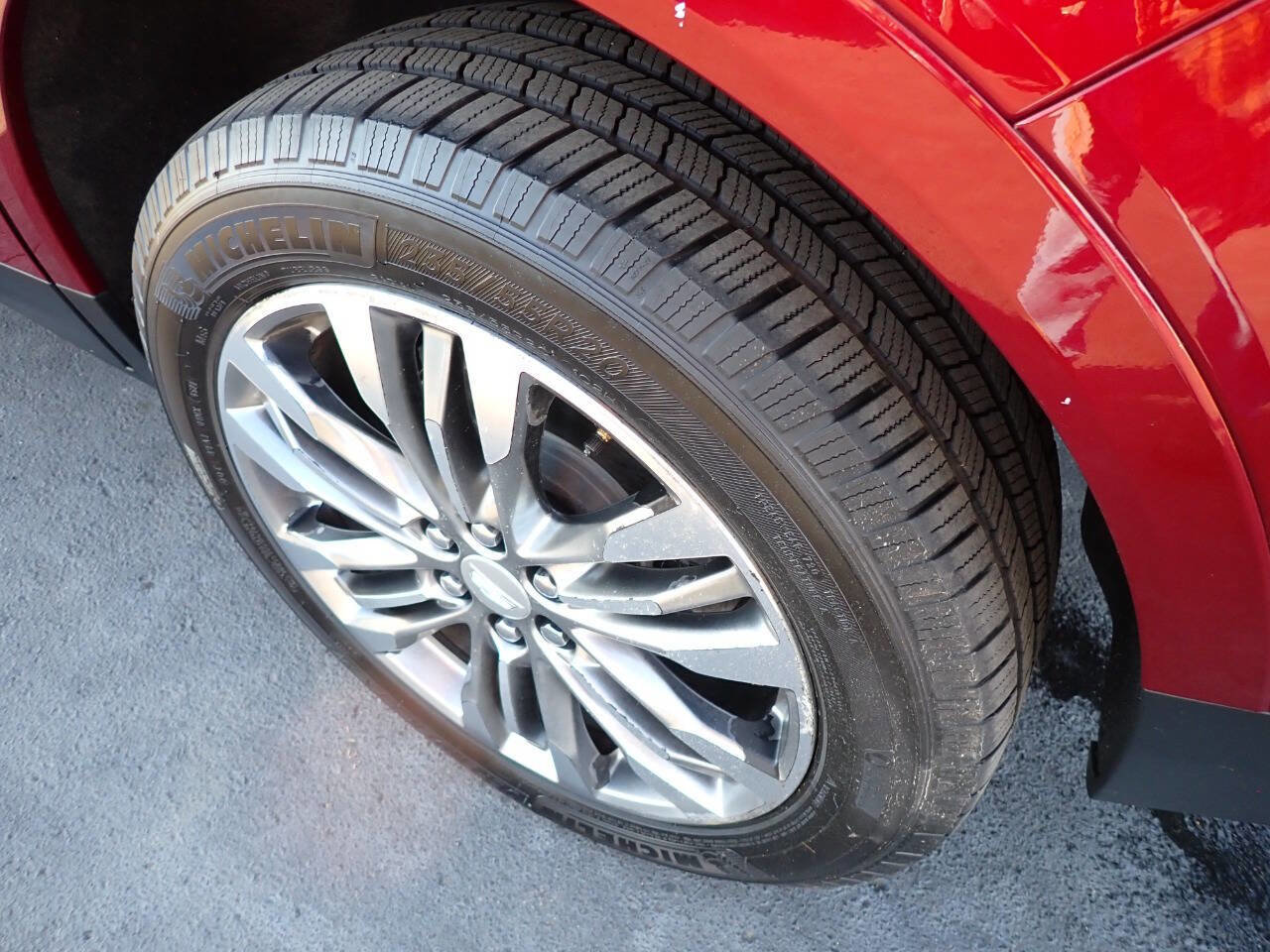 Used 2017 Cadillac XT5 Premium Luxury w/ LPO, Wheel Lock Package image 13