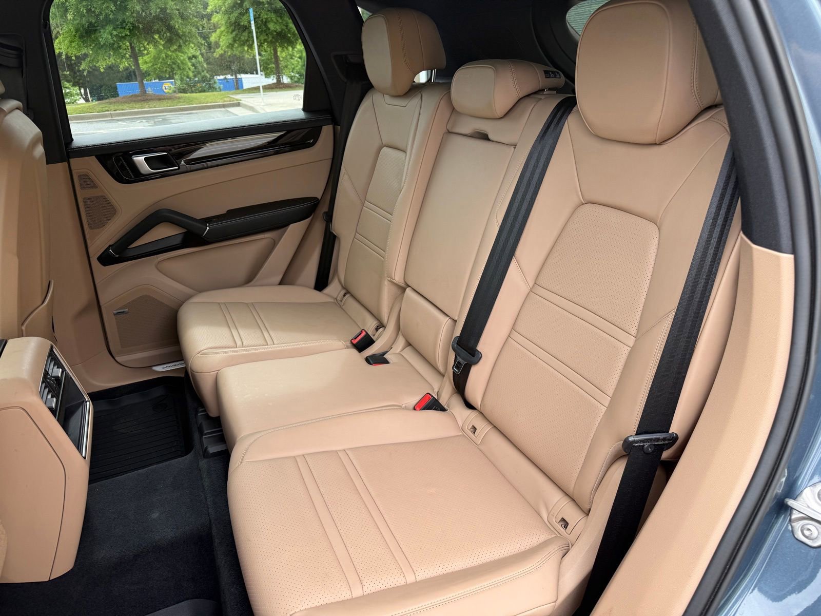 Used 2019 Porsche Cayenne S w/ Premium Package AWD/4WD image 40
