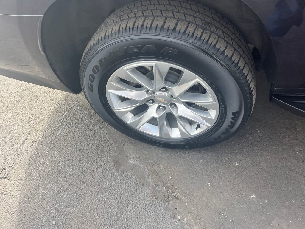 Used 2023 Chevrolet Suburban Premier image 34