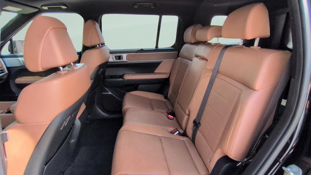 Used 2024 Hyundai Santa Fe Limited FWD image 10