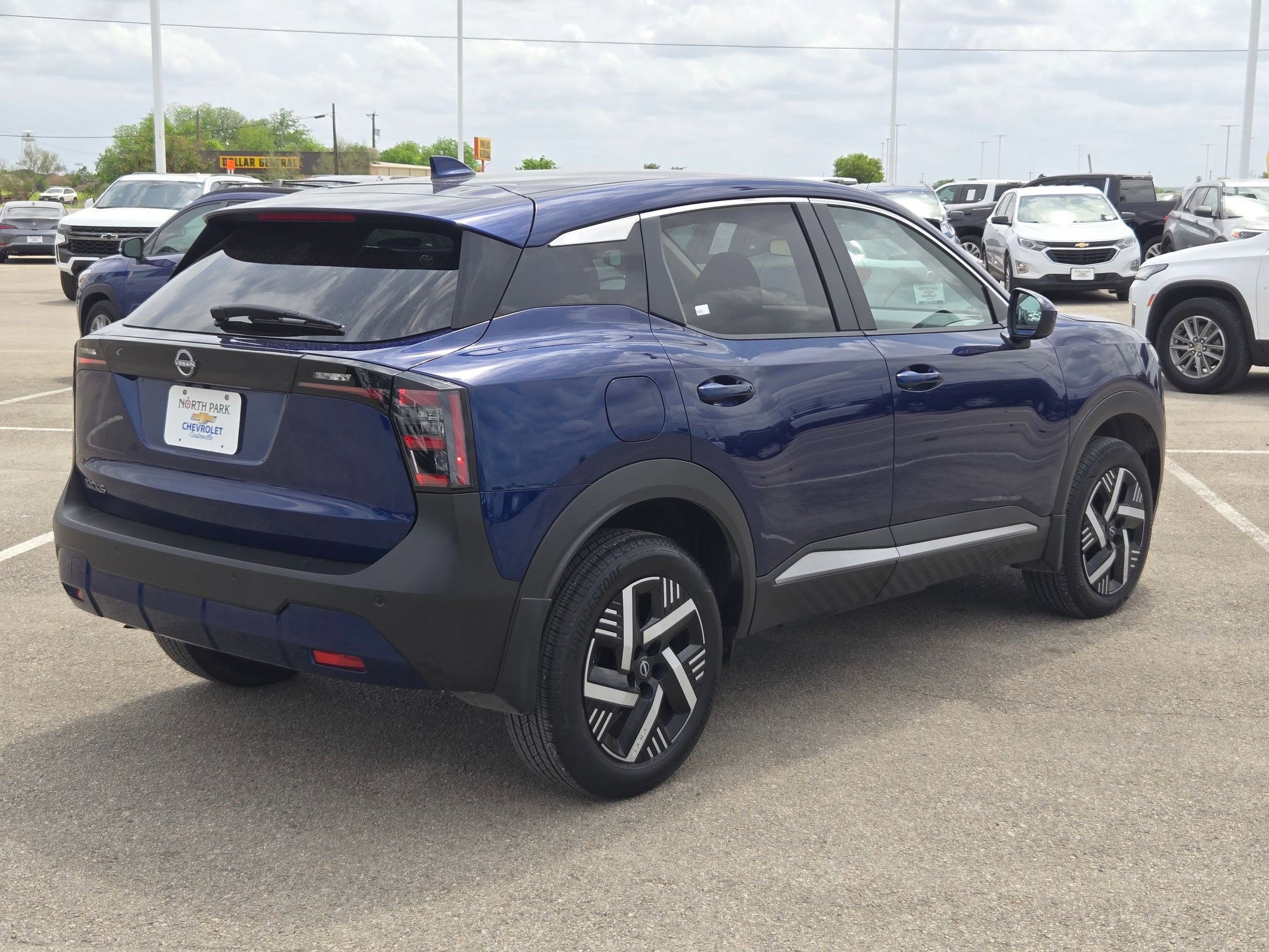 Used 2025 Nissan Kicks SV image 3