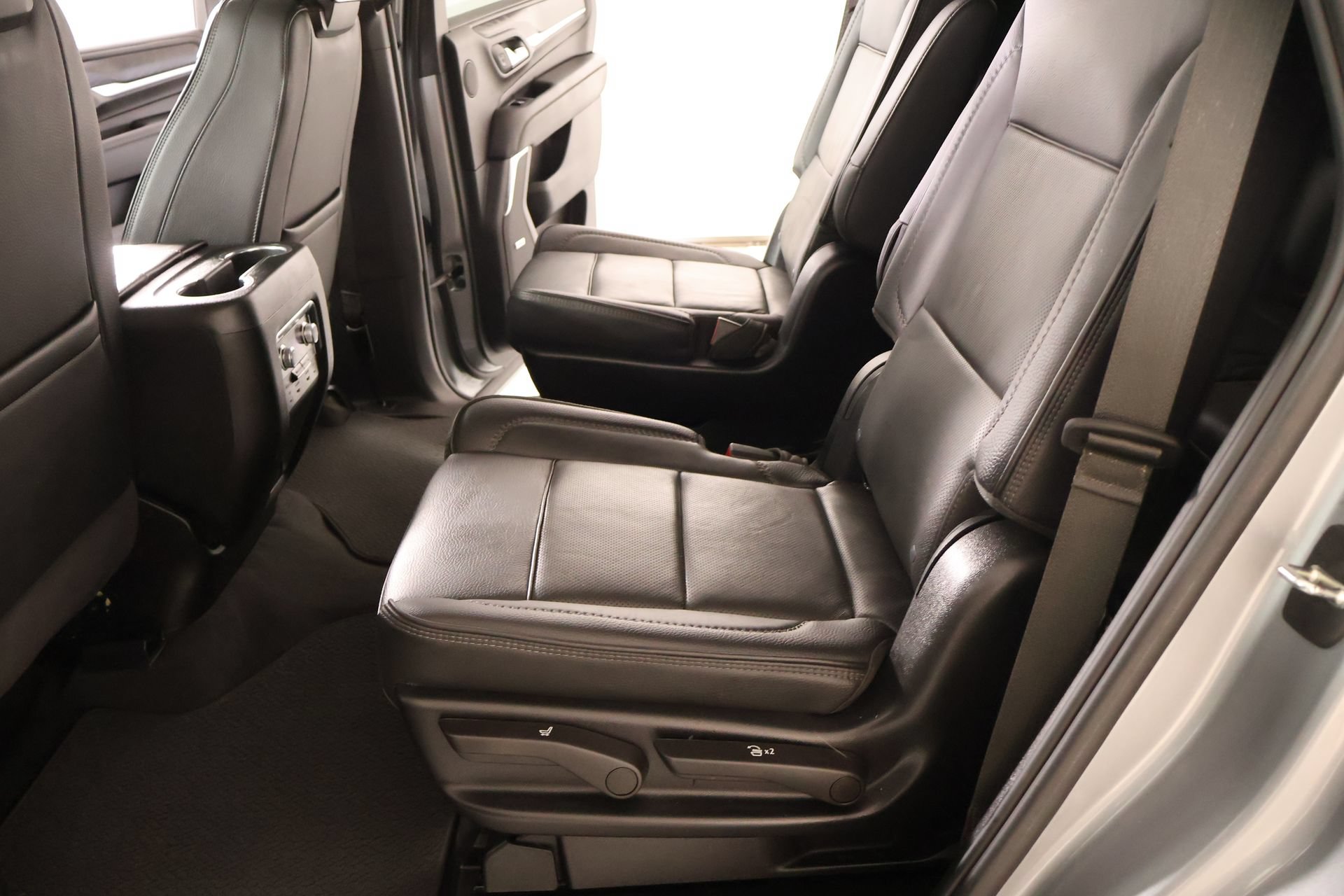 Used 2024 GMC Yukon Denali w/ Denali Reserve Package AWD/4WD image 13