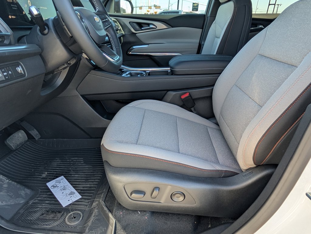 New 2027 Chevrolet Traverse LT w/ Driver Confidence Package FWD image 10