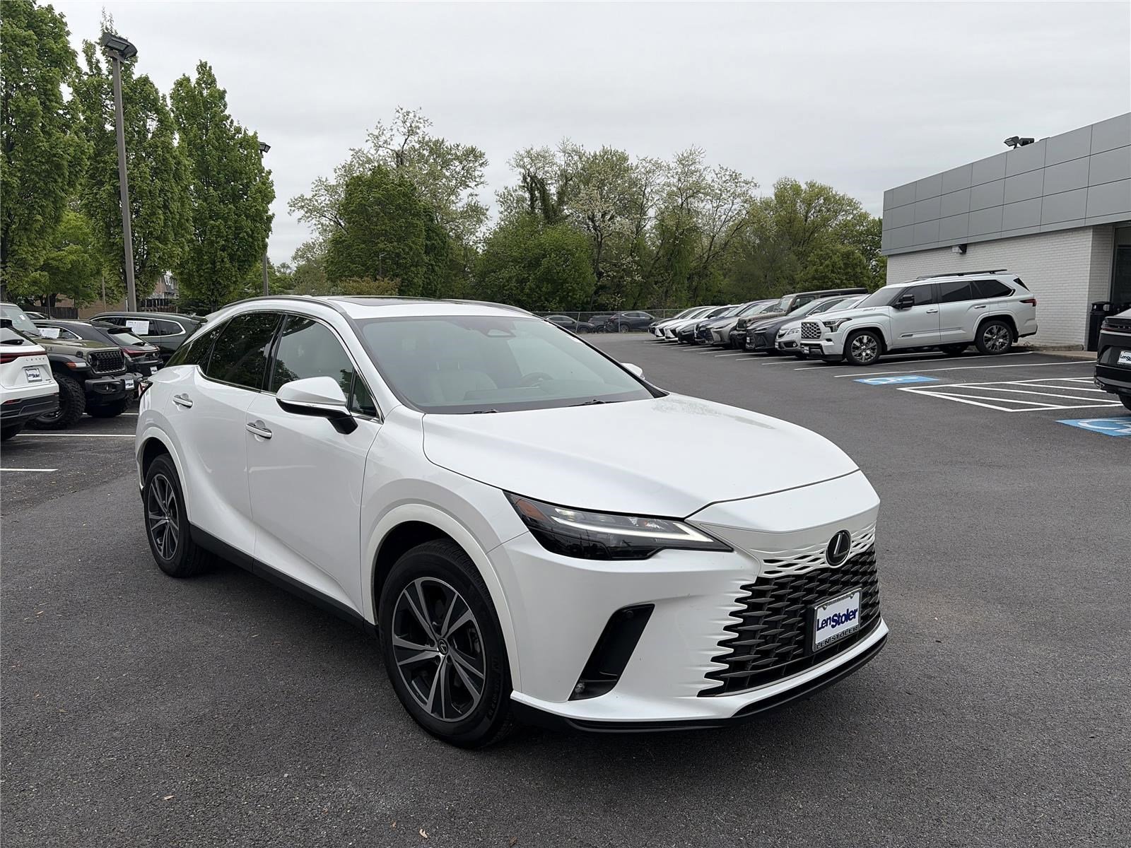 Used 2025 Lexus RX 350 Premium w/ Accessory Package AWD/4WD image 7