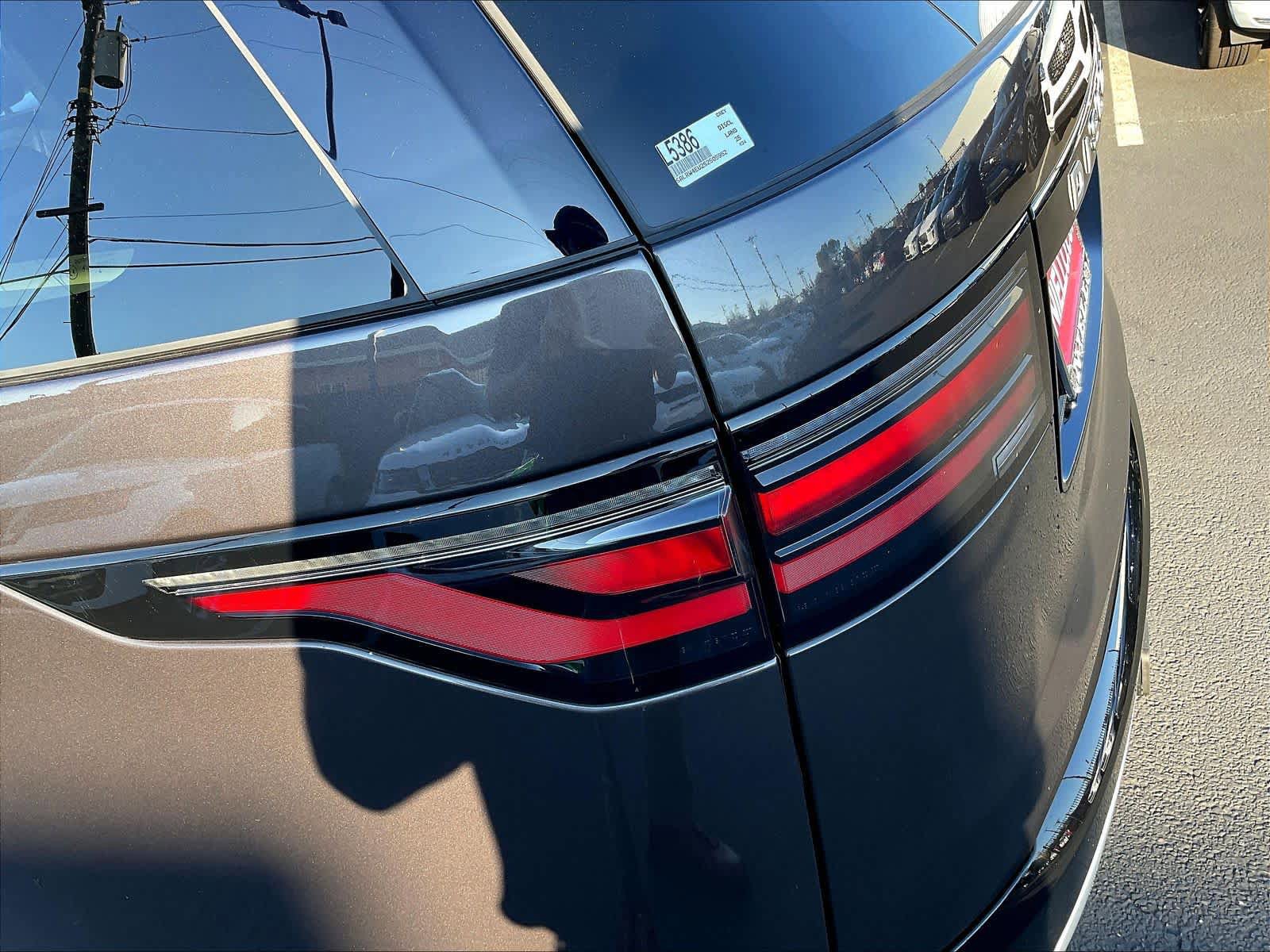 New 2025 Land Rover Discovery Metropolitan Edition AWD/4WD image 25