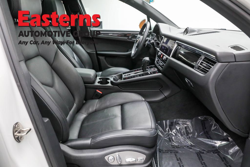 Used 2023 Porsche Macan T w/ Premium Package Plus image 25