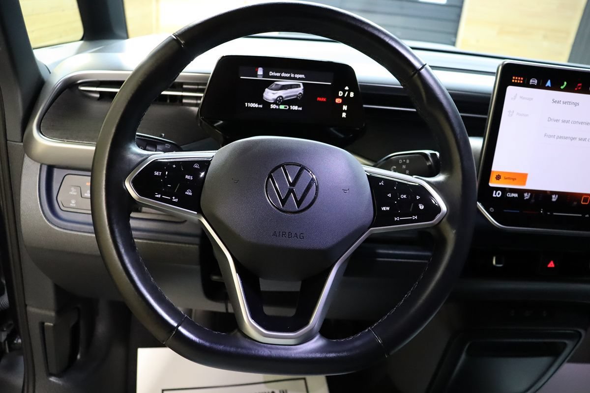 Used 2025 Volkswagen ID. Buzz Pro S RWD image 40