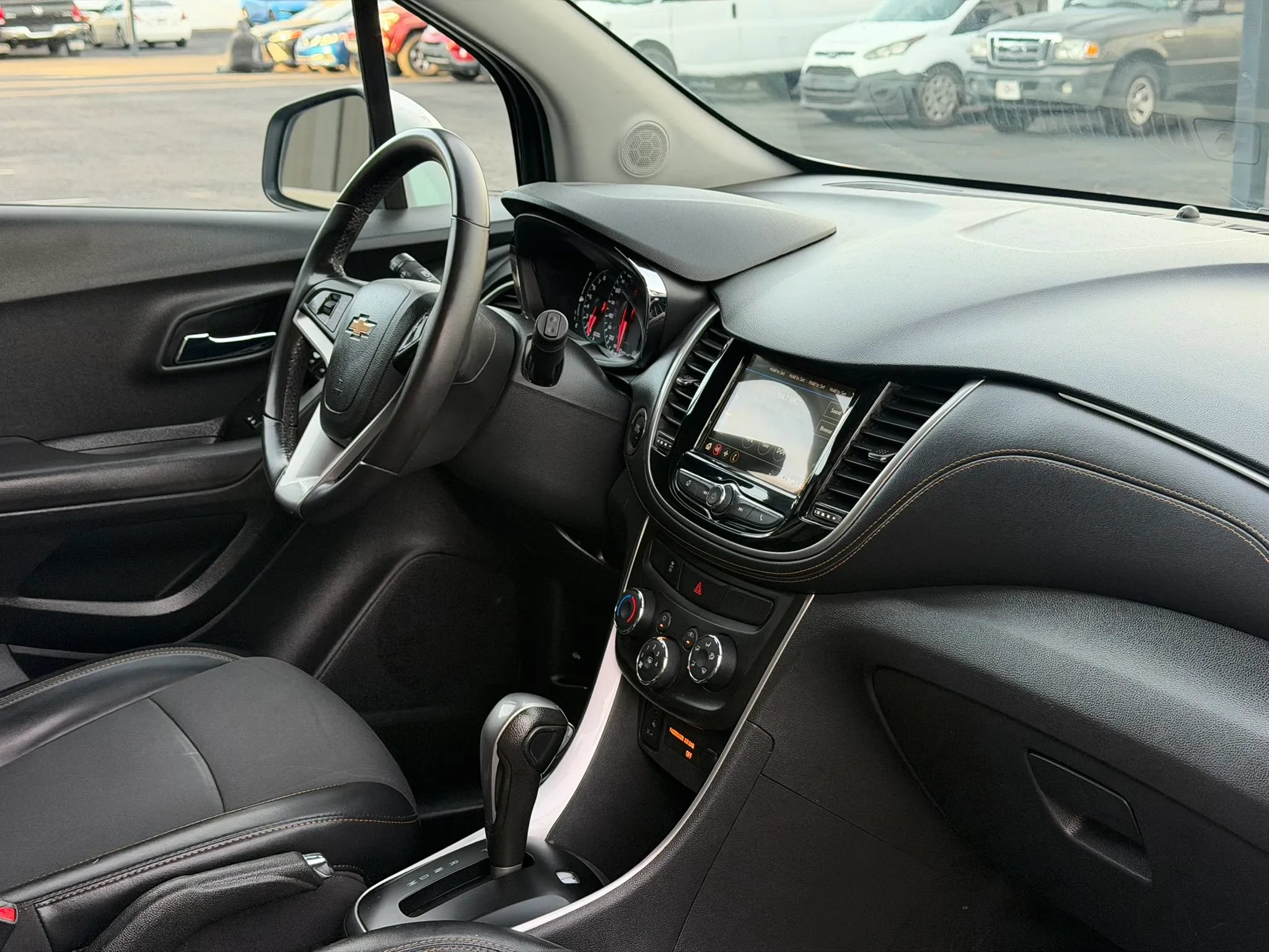 Used 2019 Chevrolet Trax LT w/ LT Convenience Package FWD image 30