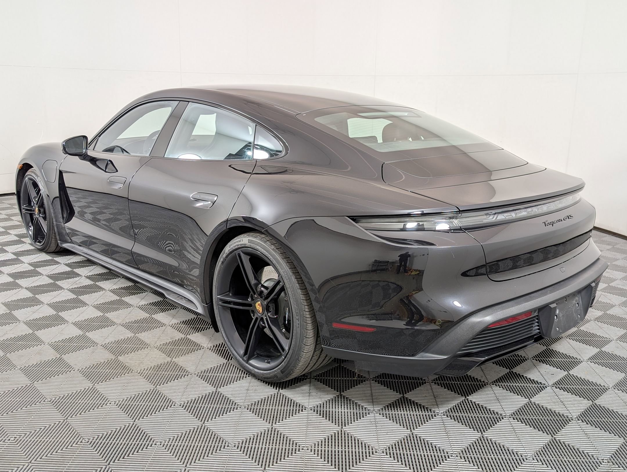 Certified 2024 Porsche Taycan GTS image 3