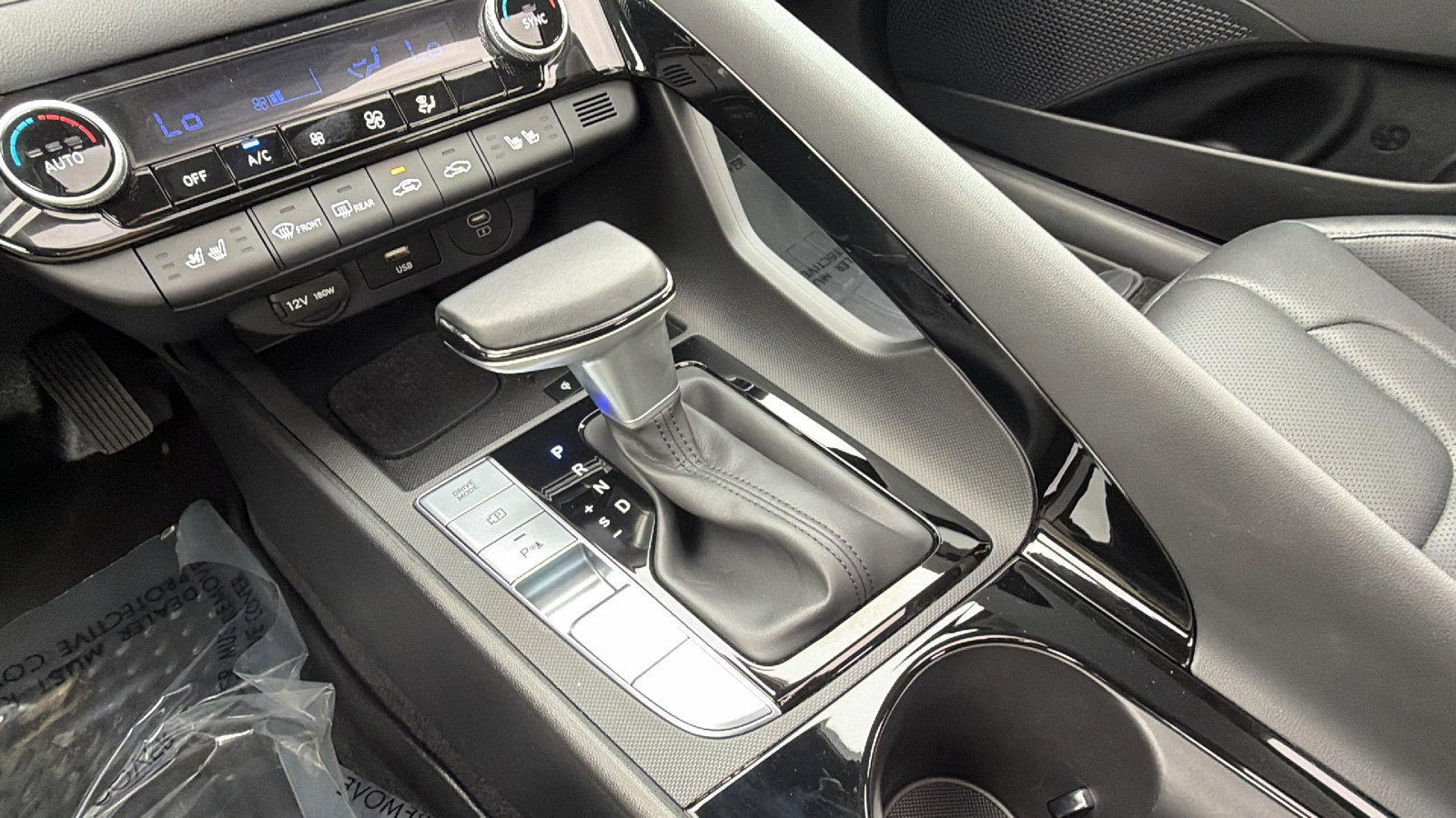 Used 2024 Hyundai Elantra Limited image 31