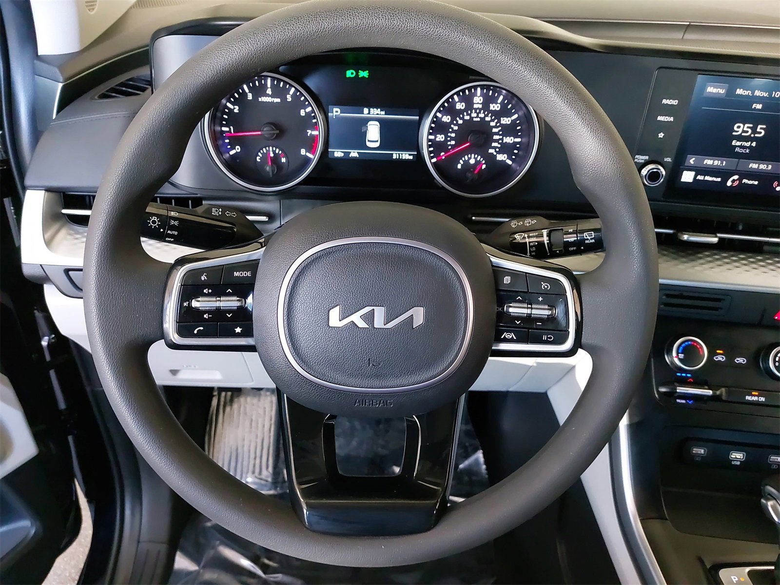 Used 2024 Kia Carnival LX image 17