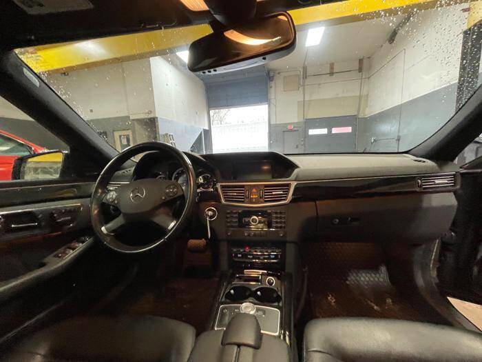 Used 2010 Mercedes-Benz E 350 4MATIC Sedan image 31