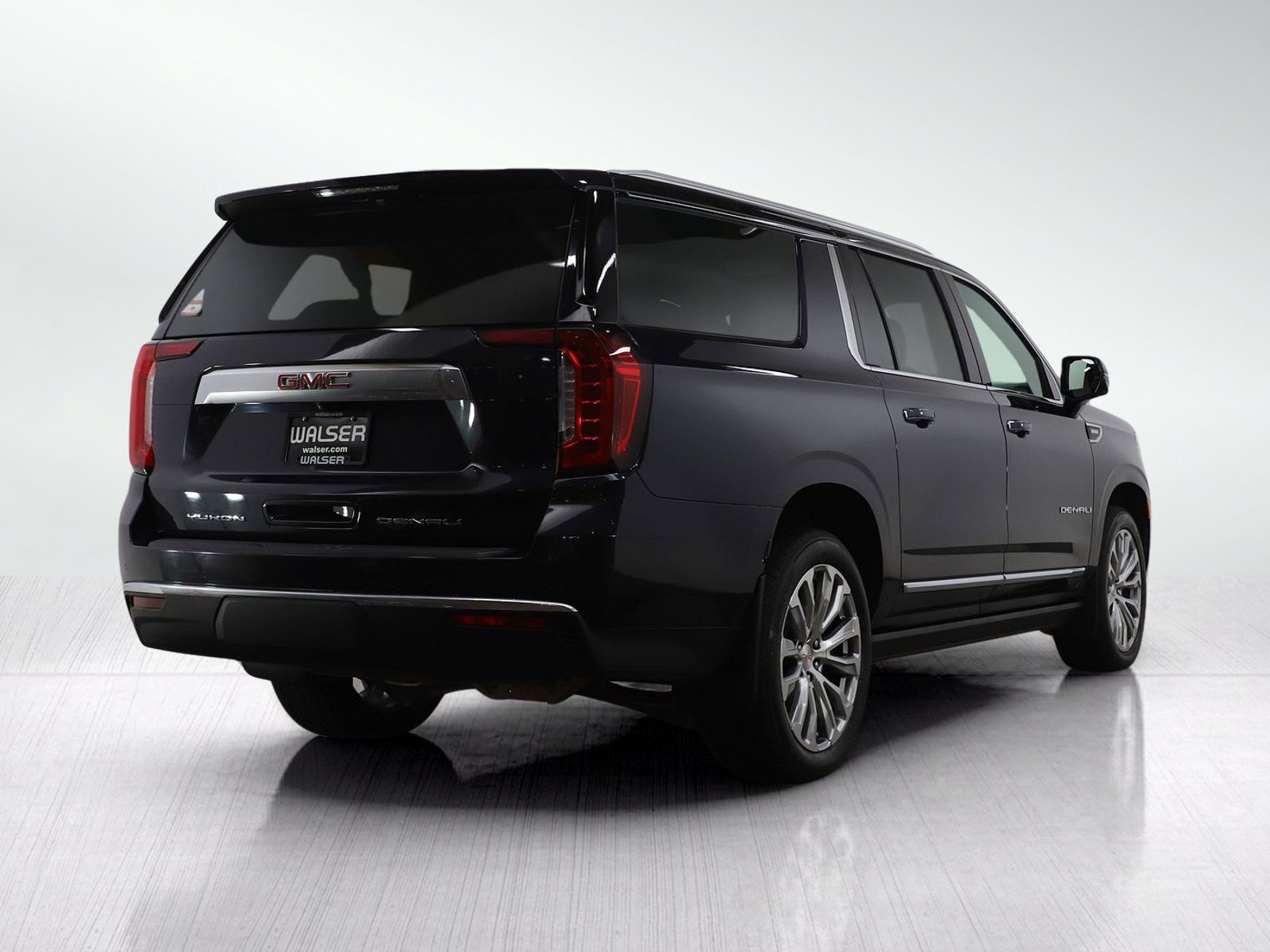 Used 2023 GMC Yukon XL Denali AWD/4WD image 6