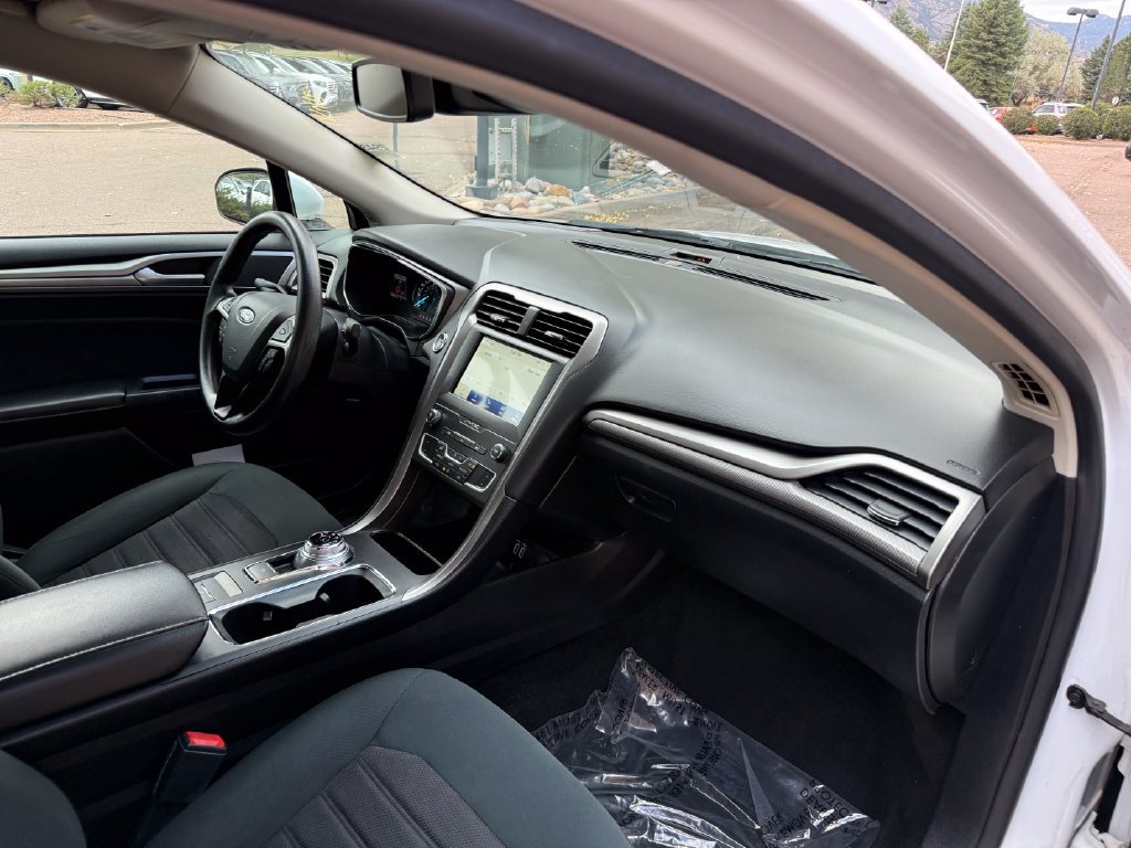 Used 2020 Ford Fusion SE FWD image 28