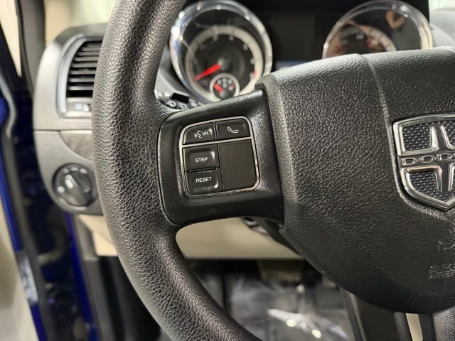 Used 2018 Dodge Grand Caravan SE w/ UConnect Hands-Free Group image 16