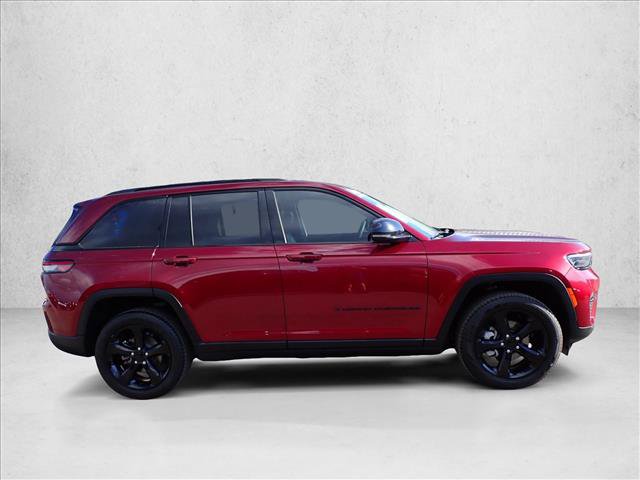Used 2023 Jeep Grand Cherokee Limited w/ Black Appearance Package AWD/4WD image 5