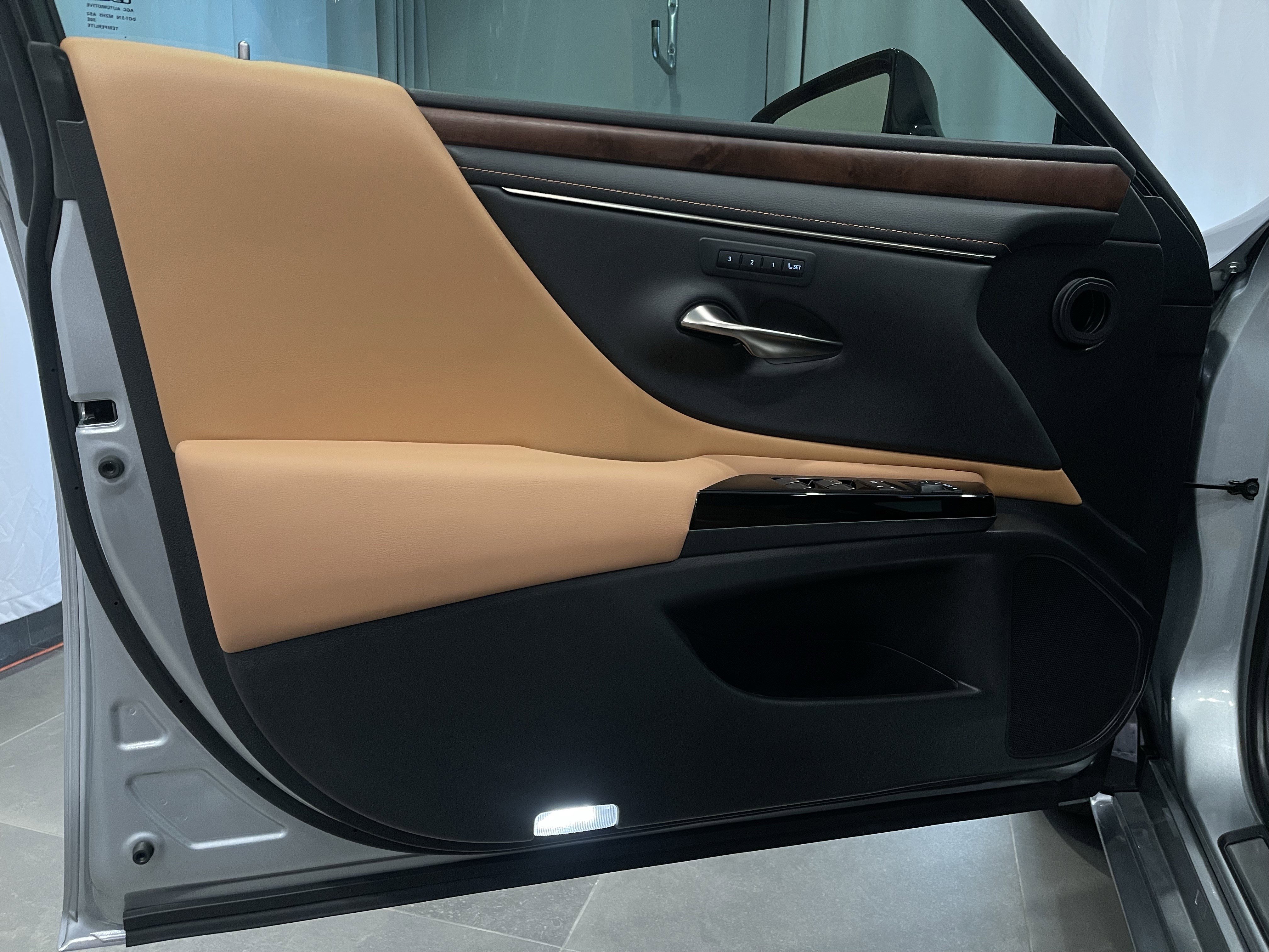 Used 2022 Lexus ES 350 w/ Premium Package image 12