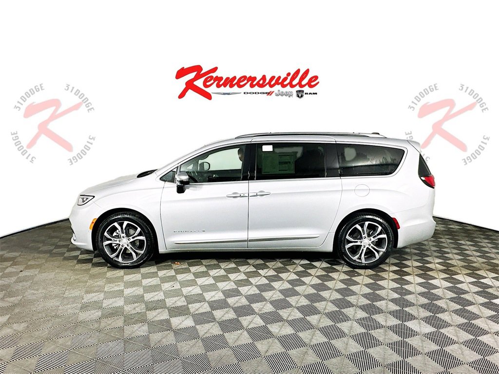 New 2026 Chrysler Pacifica Pinnacle image 4