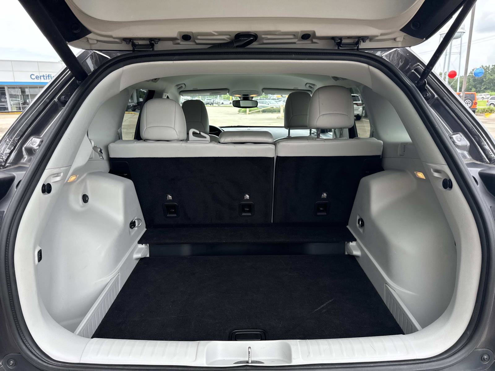 Used 2019 Jeep Cherokee Limited image 8