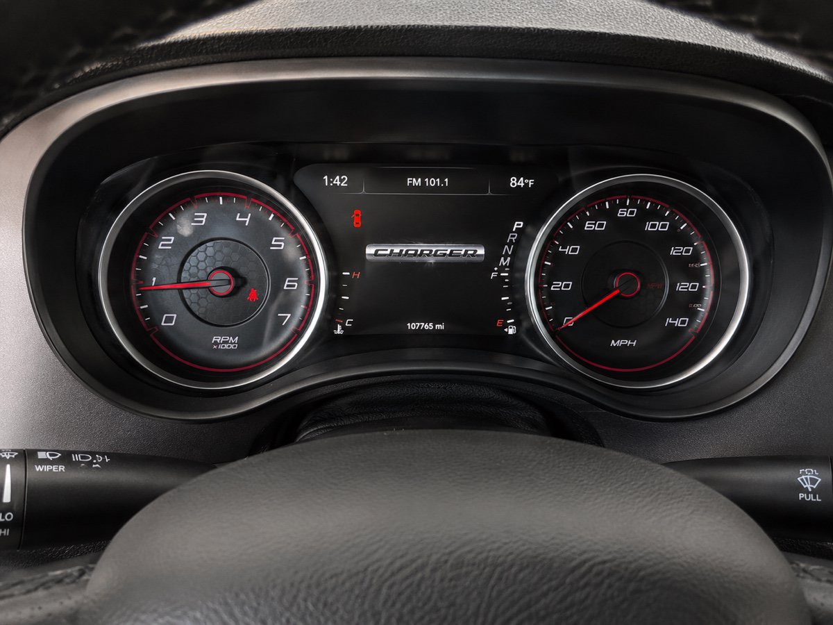 Used 2019 Dodge Charger SXT RWD image 12