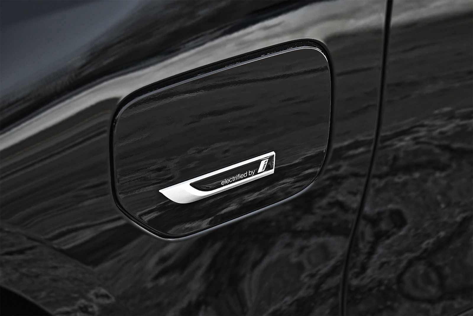 Used 2023 BMW 330e xDrive w/ Premium Package image 5