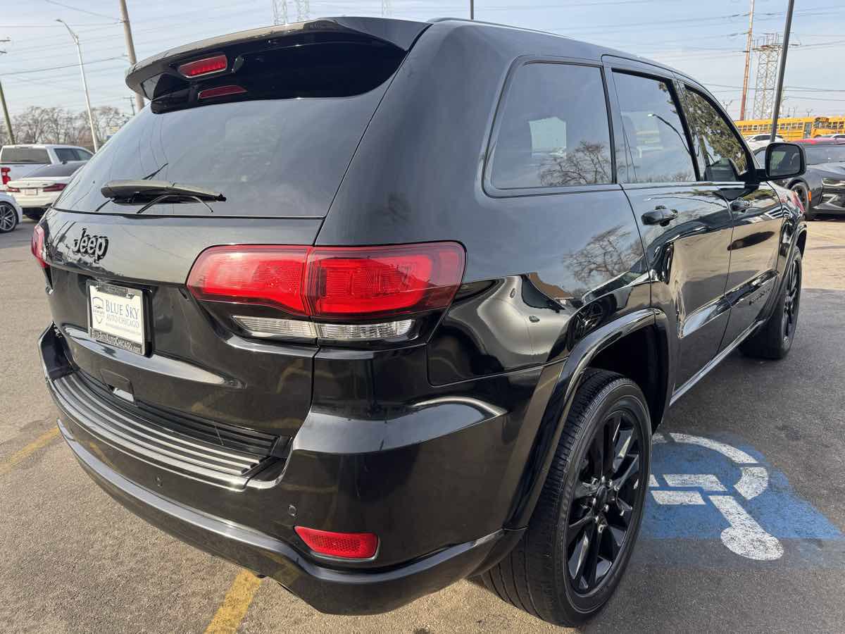 Used 2017 Jeep Grand Cherokee Altitude image 5