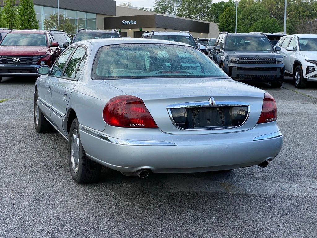Used 2002 Lincoln Continental image 5