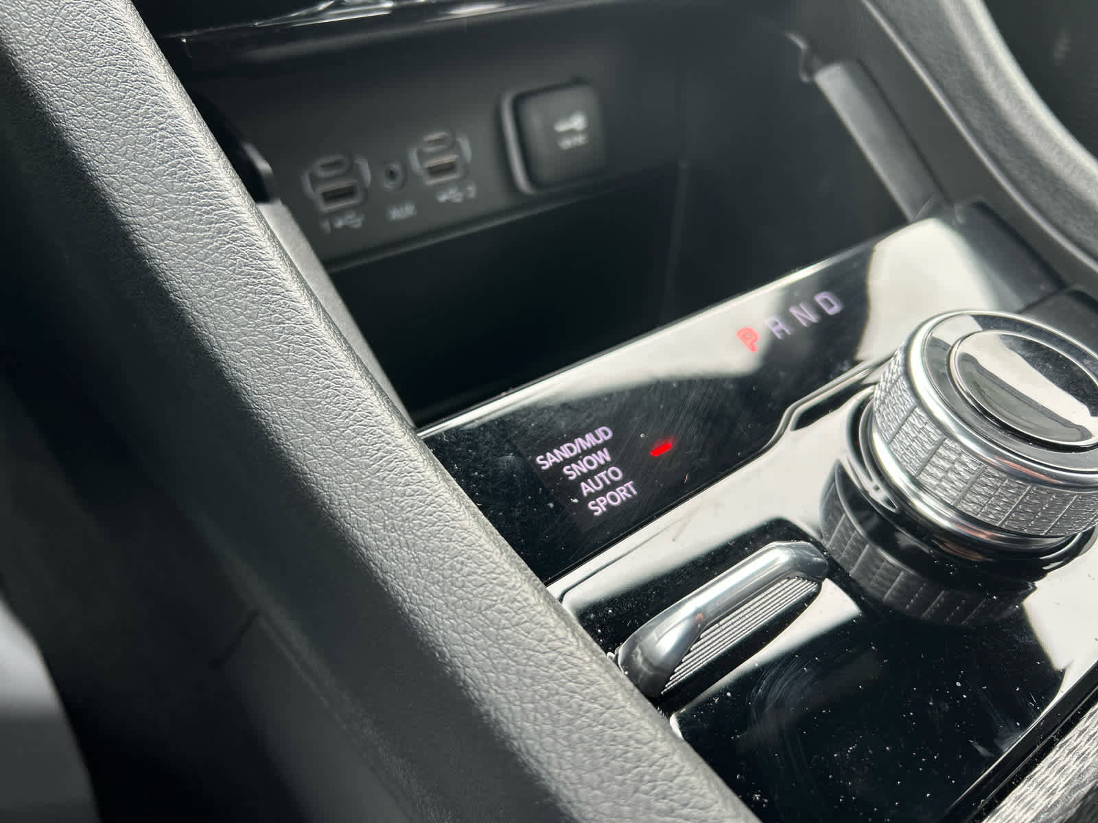Used 2025 Jeep Grand Cherokee L Limited w/ Black Appearance Package image 29