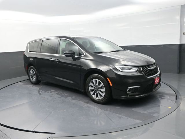 Used 2023 Chrysler Pacifica Touring-L FWD image 10