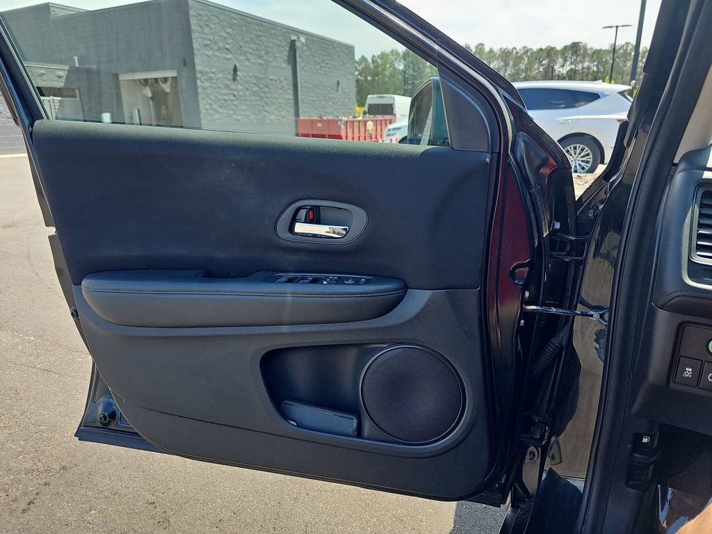 Used 2017 Honda HR-V LX image 29