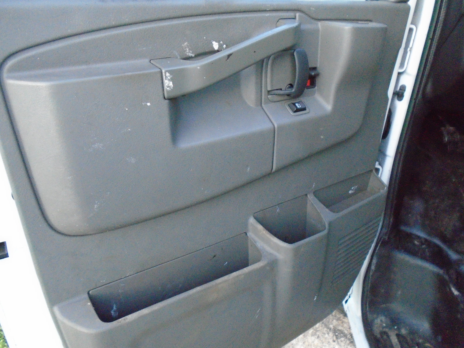 Used 2016 Chevrolet Express 2500 RWD image 5