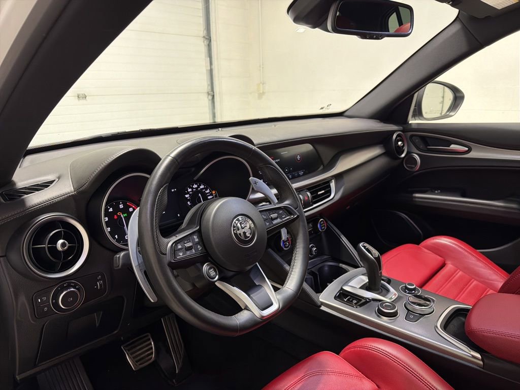 Used 2023 Alfa Romeo Stelvio Veloce AWD/4WD image 8