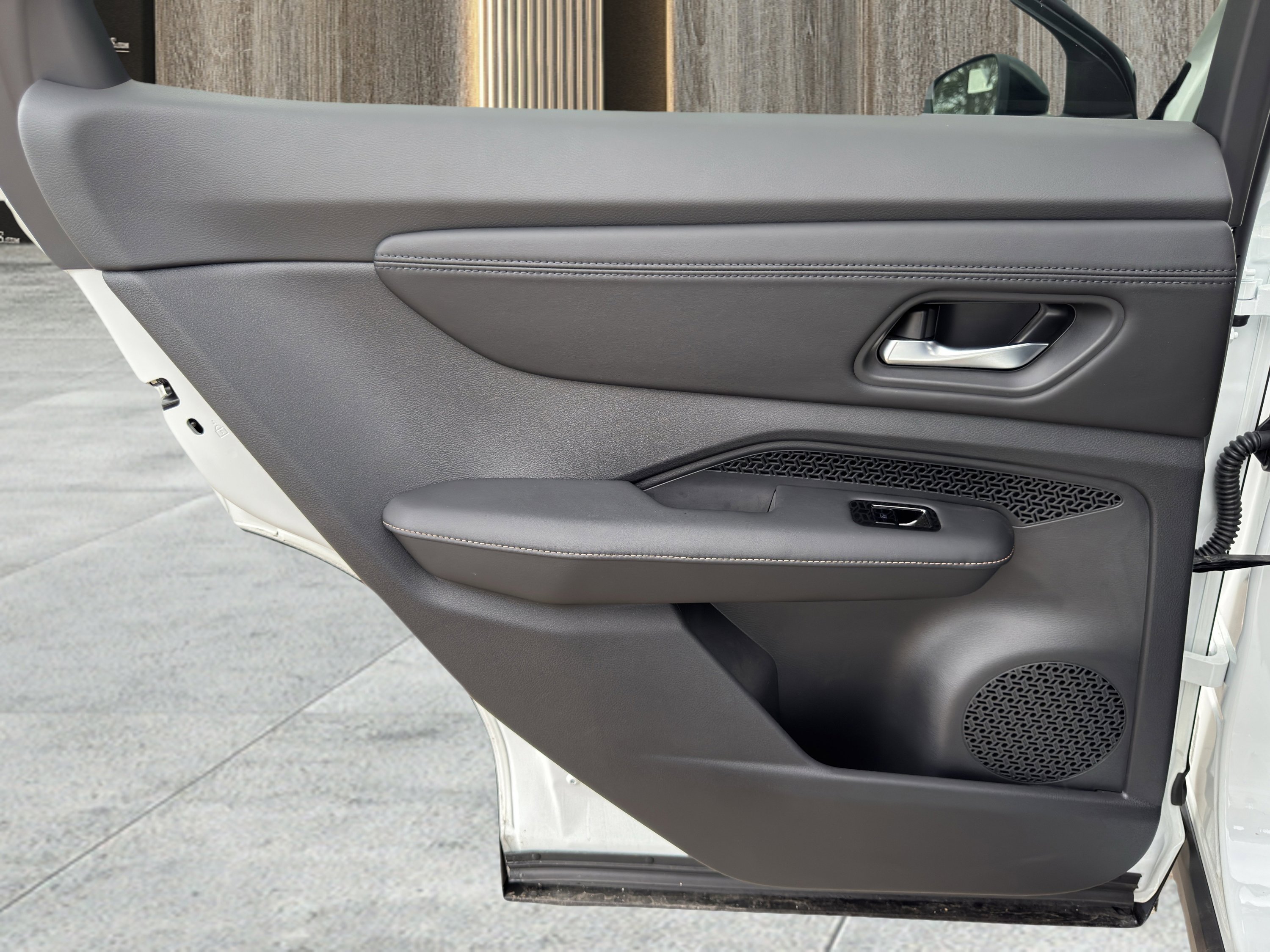 Used 2025 Nissan Ariya FWD image 35