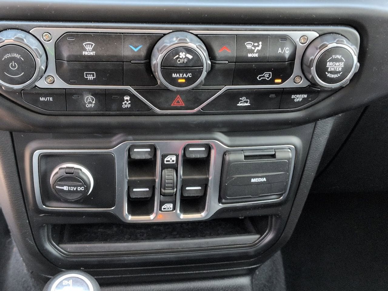 Used 2023 Jeep Gladiator Sport AWD/4WD image 18