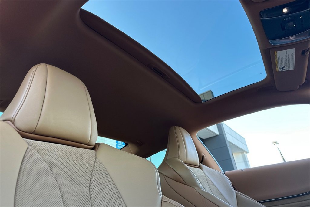 Used 2024 Lexus LC 500h image 16