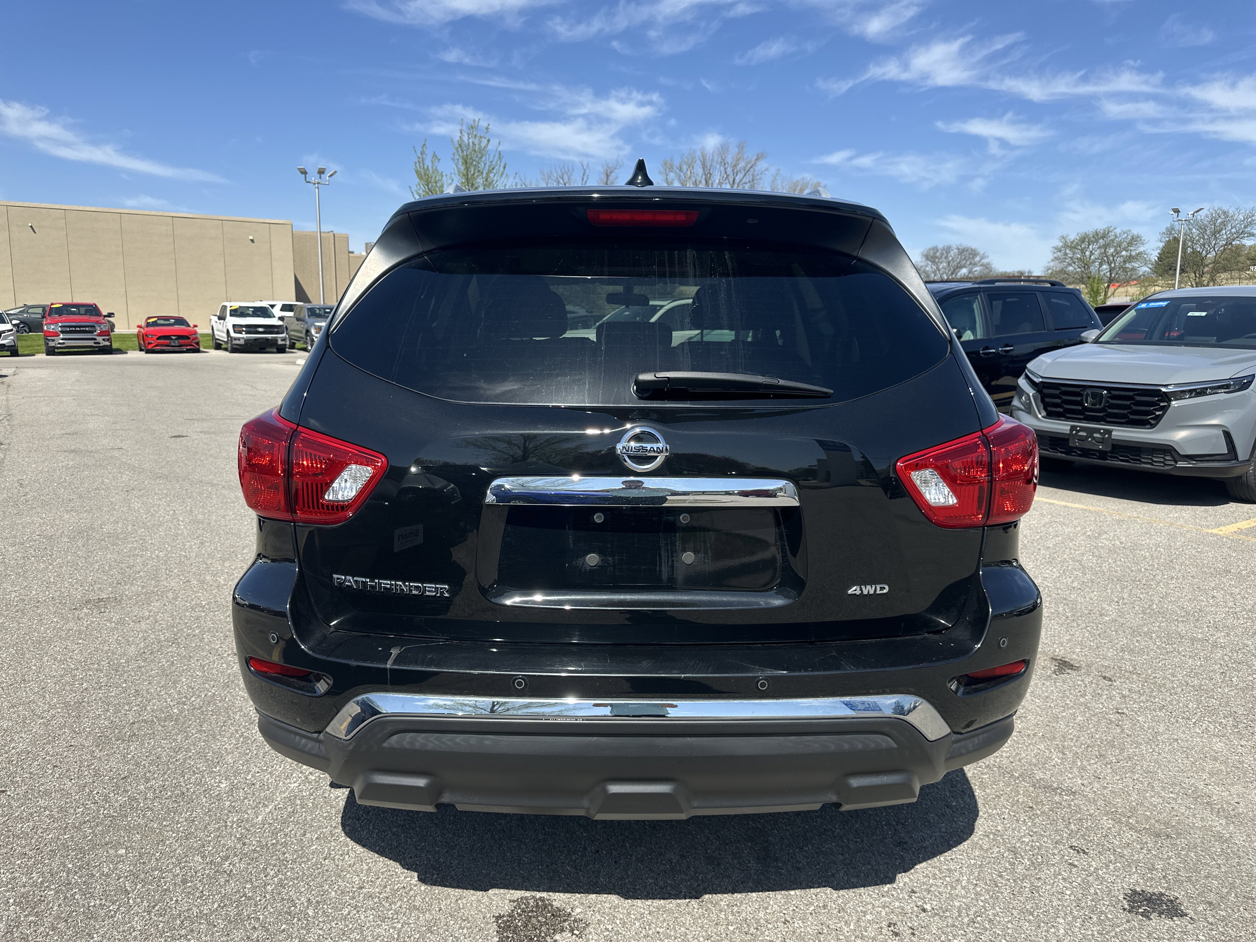 Used 2019 Nissan Pathfinder S image 9
