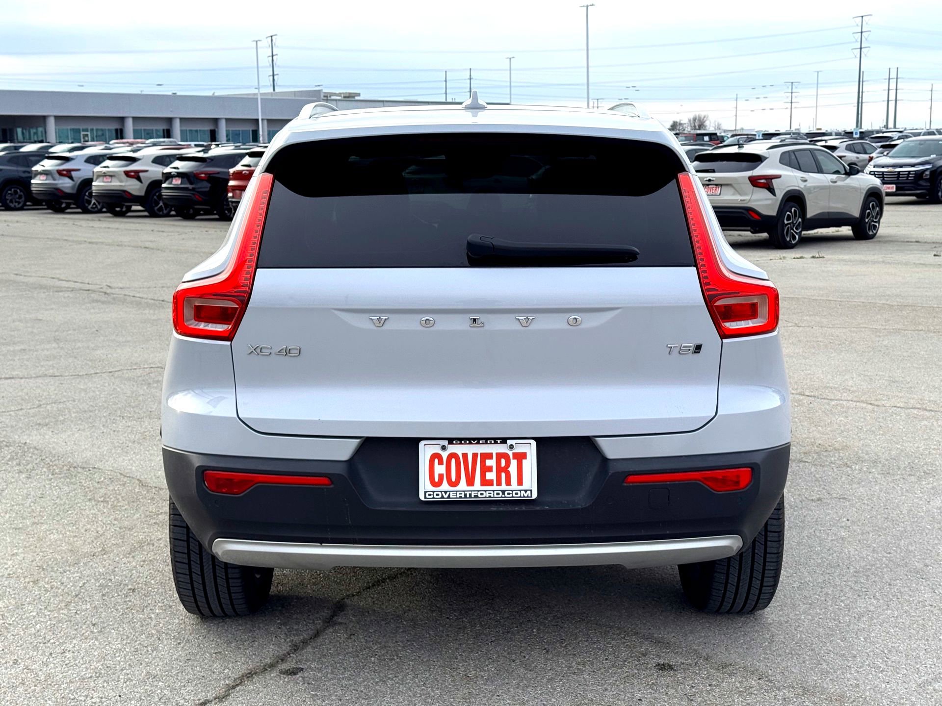 Used 2022 Volvo XC40 T5 Momentum w/ Premium Package image 7