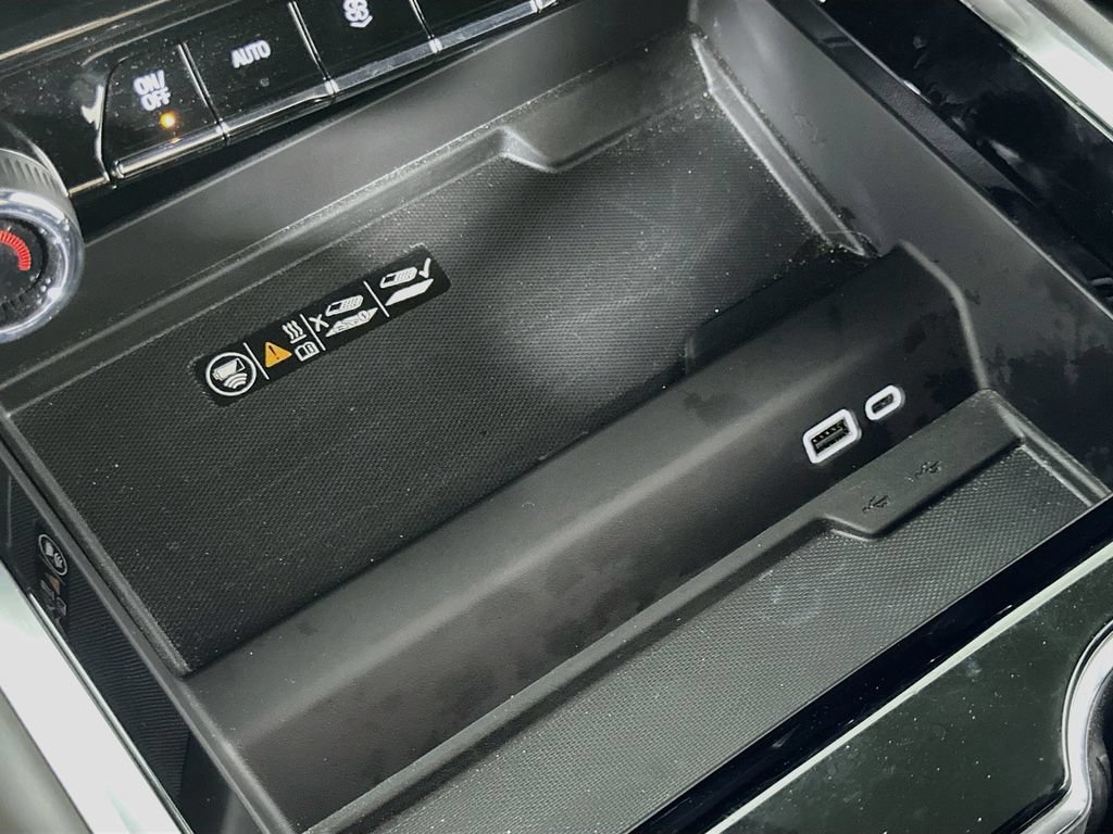 Used 2025 Chevrolet Suburban High Country AWD/4WD image 34
