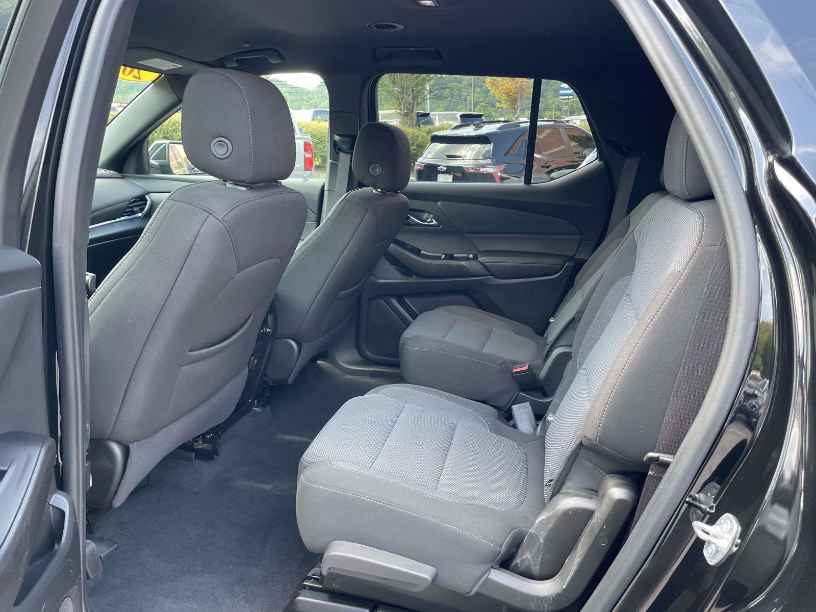 Used 2023 Chevrolet Traverse LT FWD image 3