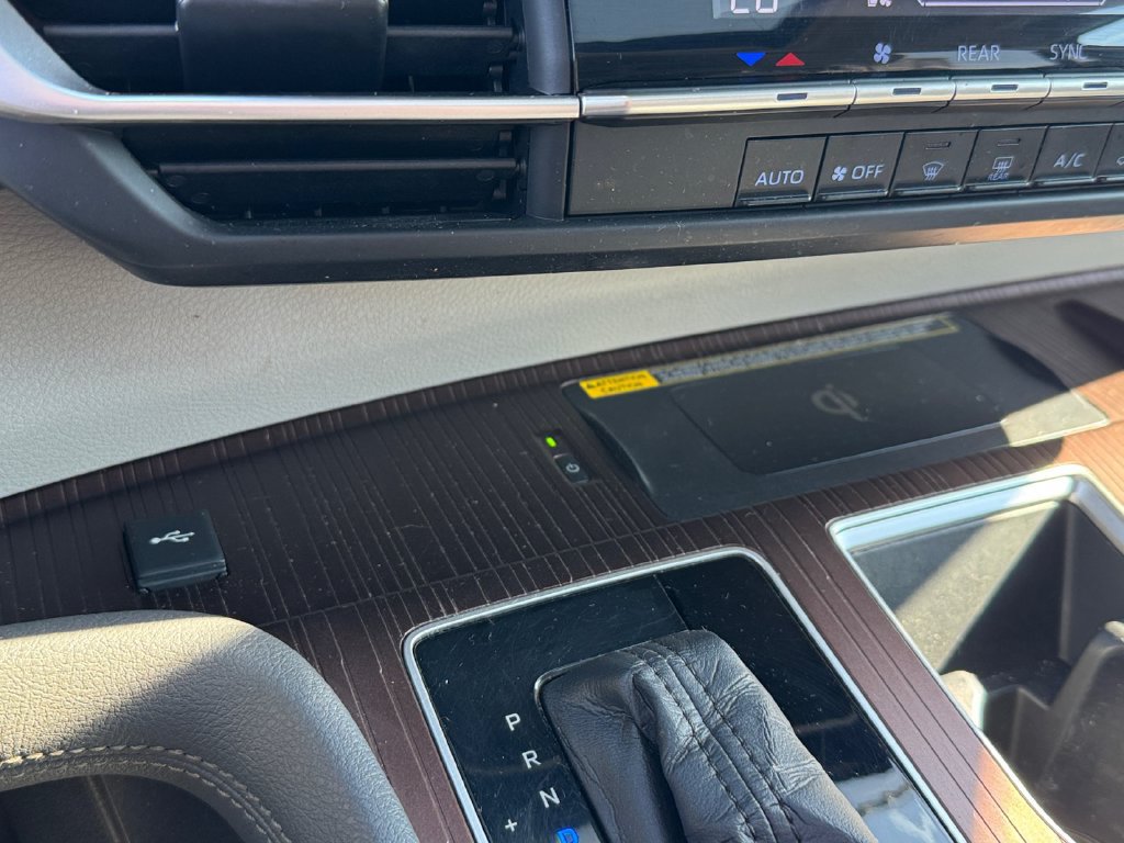 Used 2021 Toyota Sienna LE w/ LE Plus Package AWD/4WD image 24