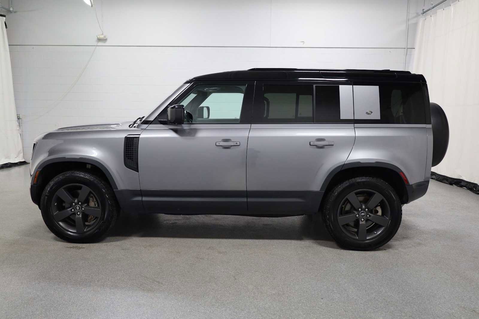Used 2020 Land Rover Defender 110 SE image 2
