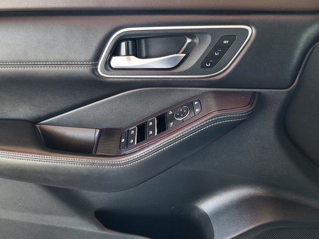 Certified 2023 Nissan Rogue Platinum w/ Platinum Premium Package FWD image 23