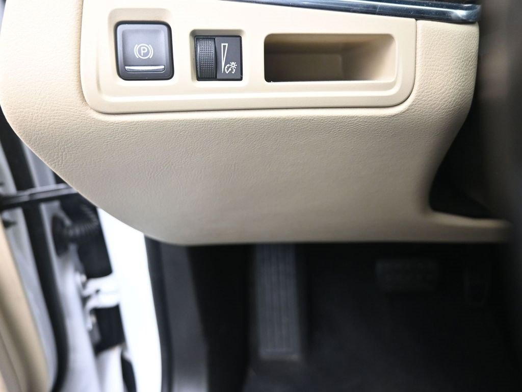 Used 2018 Cadillac XT5 FWD w/ LPO, Wheel Lock Package image 16