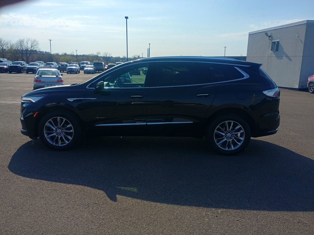 Used 2023 Buick Enclave Avenir w/ Avenir Technology Package AWD/4WD image 4