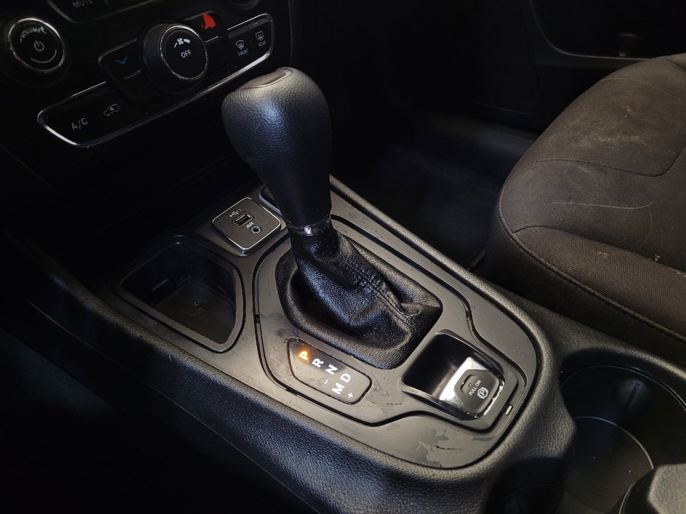 Used 2019 Jeep Cherokee Latitude w/ Popular Appearance Group image 26