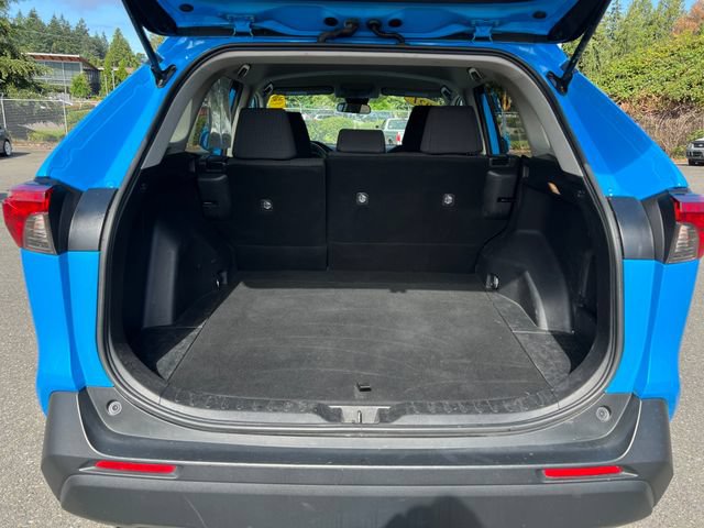 Used 2021 Toyota RAV4 LE AWD/4WD image 12