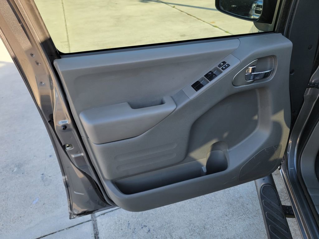 Used 2020 Nissan Frontier SV w/ Midnight Edition Floor Mats image 9